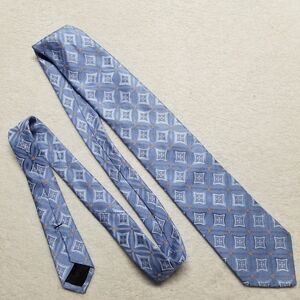 Hart Schaffner Marx Mens Tie Necktie 100% Silk Periwinkle Blue Geometric